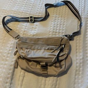 Lululemon Go Lightly Bag
